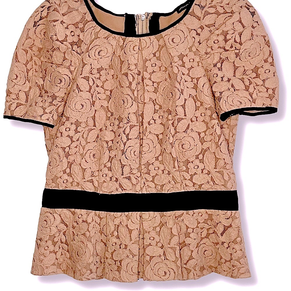 SANDRA AUGELAZZI Lace Peplum Puff Shoulder Short Sleeves Lined Top Vintage Vibe